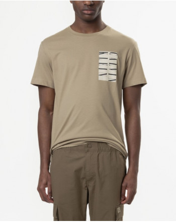 CALVIN KLEIN T-SHIRT GRAPHIC LOGO VERTICALE